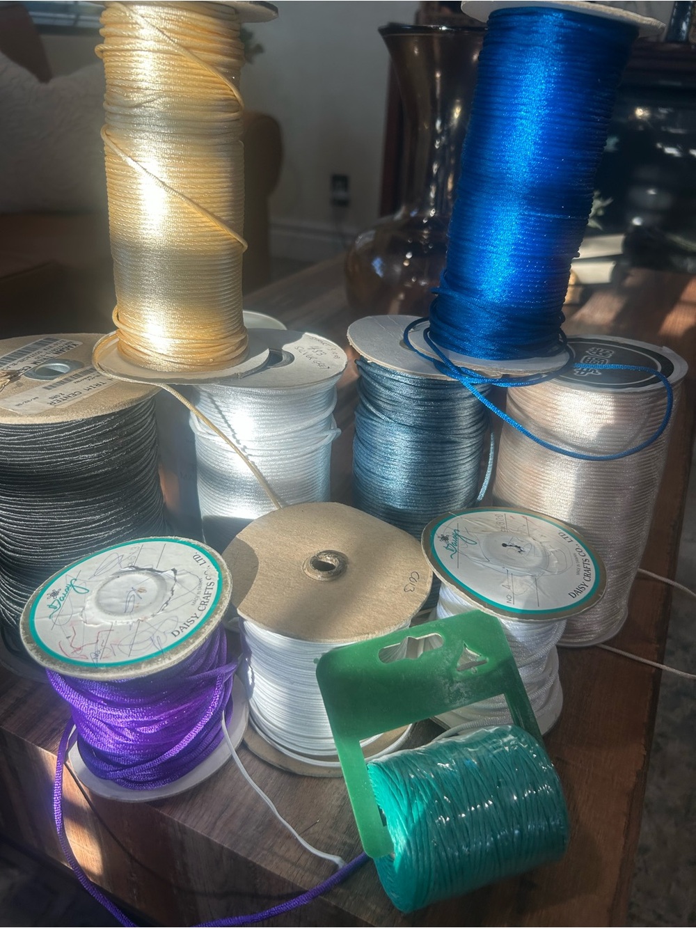 Rat tail cord spools